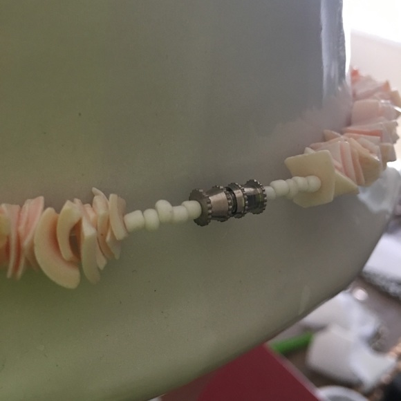 Shell necklace - Picture 3 of 3